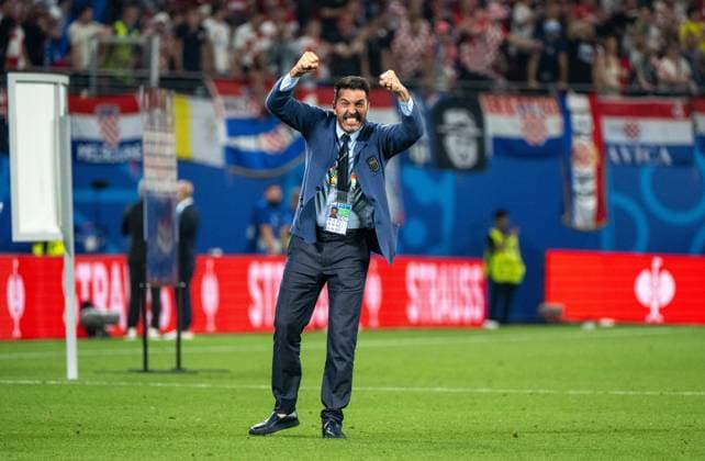 Football, men, 2023 24 season, UEFA Euro 2024, Group B 3 matchday in Leipzig, Croatia Italy, team coordinator Gianluigi Buffon cheers after the final whistle, 24 06 2024, Copyright: xMatthiasxKochx