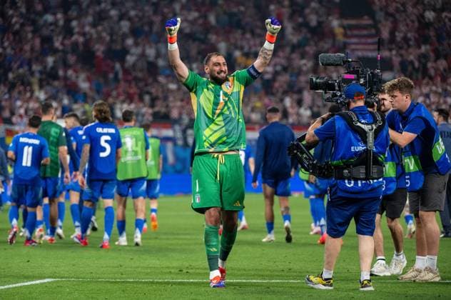 Football, Men, Season 2023 24, UEFA Euro 2024, Group B 3 Matchday in Leipzig, Croatia Italy, Goalkeeper Gianluigi Donnarumma Italy cheers after the final whistle, 24 06 2024, Copyright: xMatthiasxKochx