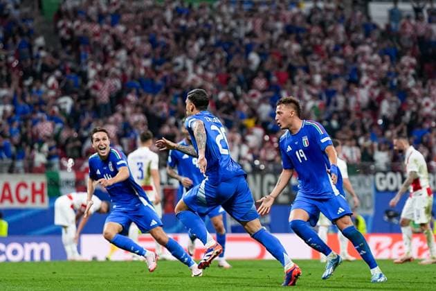 Leipzig, Germany, June 24th 2024: Mattia Zaccagni (20 Italy) celebrates with teammates after scoring the equaliser and first team s goal during the UEFA EURO, EM, Europameisterschaft,Fussball 2024 Germany Group B match between Crotia and Italy at Leipzig Stadium in Leipzig, Germany. (Daniela Porcelli SPP)  Copyright: xDanielaxPorcellix xSPPx spp-en-DaPoSp-20240624-DP200551