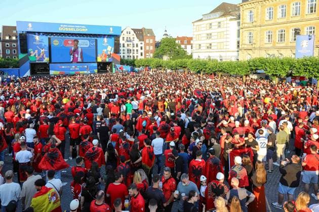 Fan Zone Burgplatz in Düsseldorf Public Viewing UEFA EURO 2024 Albania vs Spain 24 06 2024 Fan Zone Burgplatz in Düsseldorf Public Viewing UEFA EURO 2024 Albania vs Spain on 24 06 2024, Düsseldorf Copyright: xBEAUTIFULxSPORTS KennyxBeelex