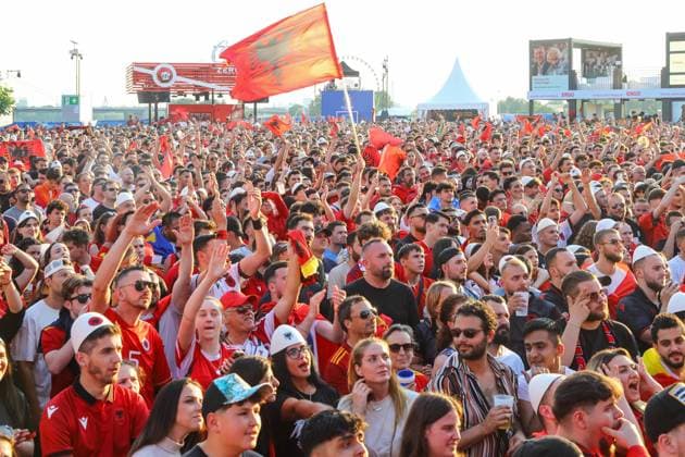 Fan Zone Burgplatz in Düsseldorf Public Viewing UEFA EURO 2024 Albania vs Spain 24 06 2024 Fan Zone Burgplatz in Düsseldorf Public Viewing UEFA EURO 2024 Albania vs Spain on 24 06 2024, Düsseldorf Copyright: xBEAUTIFULxSPORTS KennyxBeelex