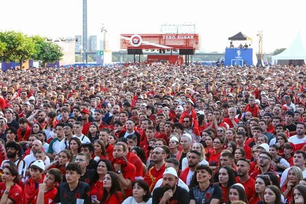 Fan Zone Burgplatz in Düsseldorf Public Viewing UEFA EURO 2024 Albania vs Spain 24 06 2024 Fan Zone Burgplatz in Düsseldorf Public Viewing UEFA EURO 2024 Albania vs Spain on 24 06 2024, Düsseldorf Copyright: xBEAUTIFULxSPORTS KennyxBeelex