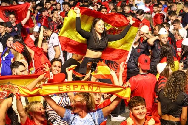 Fan Zone Burgplatz in Düsseldorf Public Viewing UEFA EURO 2024 Albania vs Spain 24 06 2024 Fan Zone Burgplatz in Düsseldorf Public Viewing UEFA EURO 2024 Albania vs Spain on 24 06 2024, Düsseldorf Copyright: xBEAUTIFULxSPORTS KennyxBeelex