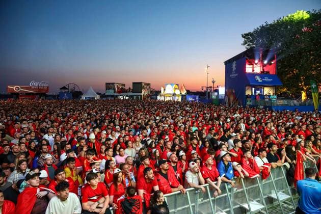 Fan Zone Burgplatz in Düsseldorf Public Viewing UEFA EURO 2024 Albania vs Spain 24 06 2024 Fan Zone Burgplatz in Düsseldorf Public Viewing UEFA EURO 2024 Albania vs Spain on 24 06 2024, Düsseldorf Copyright: xBEAUTIFULxSPORTS KennyxBeelex