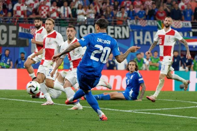 Mattia Zaccagni of Italy scores a goal of 1-1 during UEFA EURO, EM, Europameisterschaft,Fussball 2024 - Croatia vs Italy, UEFA European Football Championship in Leipzig, Germany, June 24 2024  Copyright: xx xx IPA_Agency_IPA47450125