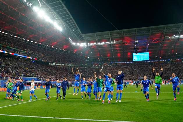 GER: Croatia v Italy. UEFA EURO, EM, Europameisterschaft,Fussball 2024 Mattia Zaccagni of Italy celebrates with his teammates after scoring the 1-1 during the UEFA Euro 2024 match between Croatia and Italy, Group B, date 3, played at Red Bull Arena Stadium on June 24, 2024 in Leipzig, Germany. kpng Copyright: xBaguxBlancox xPRESSINPHOTOx PS_240624_CRO_ITA_1064