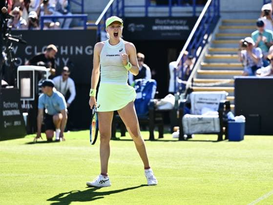 Lawn Tennis - 2024 ATP, Tennis Herren Rothesay International Eastbourne Tournament - Devonshire Park, Eastbourne - Monday 24th June 2024. Harriet Dart (GBR) celebrates her victory in the Women™s Singles First Round Match against Marie Bouzkova (CZE) 7-5, 6-7, 6-4. COLORSPORT Ashley Western 