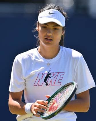 Lawn Tennis - 2024 ATP, Tennis Herren Rothesay International Eastbourne Tournament - Devonshire Park, Eastbourne - Monday 24th June 2024. Emma Raducanu practicing on Monday morning. COLORSPORT Ashley Western 