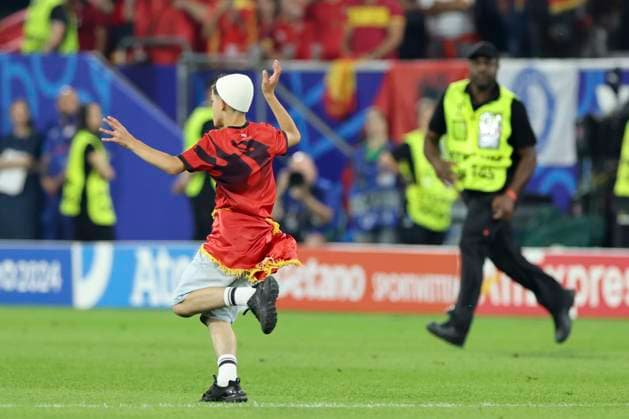Albania v Spain UEFA EURO, EM, Europameisterschaft,Fussball 2024 Group B An Albanian fan invades the pitch but is apprehended during the UEFA Euro 2024 Group B match between Albania and Spain at Merkur Spiel-Arena, Düsseldorf Copyright: xPaulxChestertonx FIL-20285-0191 UK Newspapers OUT
