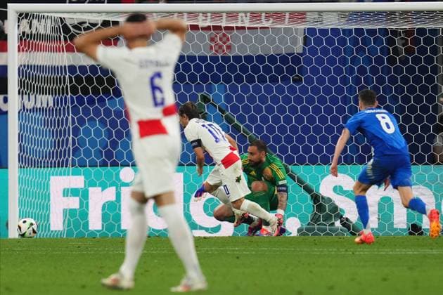 GER: Croatia v Italy. UEFA EURO, EM, Europameisterschaft,Fussball 2024 Luka Modric of Croatia scores the 1-0 during the UEFA Euro 2024 match between Croatia and Italy, Group B, date 3, played at Red Bull Arena Stadium on June 24, 2024 in Leipzig, Germany. kpng Copyright: xBaguxBlancox xPRESSINPHOTOx PS_240624_CRO_ITA_1123