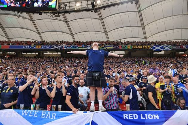 Football - UEFA EURO, EM, Europameisterschaft,Fussball 2024 - Group A - Scotland v Hungary 23rd June 2024 - UEFA EURO 2024 - Group A - Scotland v Hungary - A Scotland fan shows his support - Photo: Simon Stacpoole Offside. Stuttgart Germany *** Fußball UEFA EURO 2024 Gruppe A Schottland gegen Ungarn 23. Juni 2024 UEFA EURO 2024 Gruppe A Schottland gegen Ungarn Ein schottischer Fan zeigt seine Unterstützung Foto Simon Stacpoole Abseits Stuttgart Deutschland  Copyright: xSimonxStacpoolexOffside
