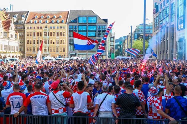 Leipzig Over 10,000 Croatians form fan march to the European Championship stadium 24 06 2024 from 4 pm Leipzig city area Before the third European Championship match in Leipzig between Croatia and Italy, over 10,000 Croatians formed a fan march between Leipzigs Wilhelm Leuschner Platz and the stadium The atmosphere remained peaceful but exuberant Pyrotechnics were set off several times In addition, several intensive fans were checked by the police The match starts at 9 pm The police are on duty with several thousand police officers from Saxony, other federal states as well as from Croatia and Italy Leipzig Saxony Germany Copyright: xEHLxMedia BjörnxStachx 240624_em-fanmarsch-kroatien_8