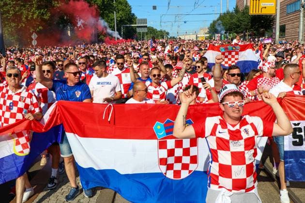 Leipzig Over 10,000 Croatians form fan march to the European Championship stadium 24 06 2024 from 4 pm Leipzig city area Before the third European Championship match in Leipzig between Croatia and Italy, over 10,000 Croatians formed a fan march between Leipzigs Wilhelm Leuschner Platz and the stadium The atmosphere remained peaceful but exuberant Pyrotechnics were set off several times In addition, several intensive fans were checked by the police The match starts at 9 pm The police are on duty with several thousand police officers from Saxony, other federal states as well as from Croatia and Italy Leipzig Saxony Germany Copyright: xEHLxMedia BjörnxStachx 240624_em-fanmarsch-kroatien_24