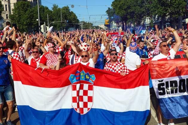 Leipzig Over 10,000 Croatians form fan march to the European Championship stadium 24 06 2024 from 4 pm Leipzig city area Before the third European Championship match in Leipzig between Croatia and Italy, over 10,000 Croatians formed a fan march between Leipzigs Wilhelm Leuschner Platz and the stadium The atmosphere remained peaceful but exuberant Pyrotechnics were set off several times In addition, several intensive fans were checked by the police The match starts at 9 pm The police are on duty with several thousand police officers from Saxony, other federal states as well as from Croatia and Italy Leipzig Saxony Germany Copyright: xEHLxMedia BjörnxStachx 240624_em-fanmarsch-kroatien_25