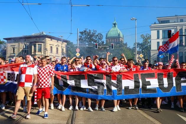 Leipzig Over 10,000 Croatians form fan march to the European Championship stadium 24 06 2024 from 4 pm Leipzig city area Before the third European Championship match in Leipzig between Croatia and Italy, over 10,000 Croatians formed a fan march between Leipzigs Wilhelm Leuschner Platz and the stadium The atmosphere remained peaceful but exuberant Pyrotechnics were set off several times In addition, several intensive fans were checked by the police The match starts at 9 pm The police are on duty with several thousand police officers from Saxony, other federal states as well as from Croatia and Italy Leipzig Saxony Germany Copyright: xEHLxMedia BjörnxStachx 240624_em-fanmarsch-kroatien_27