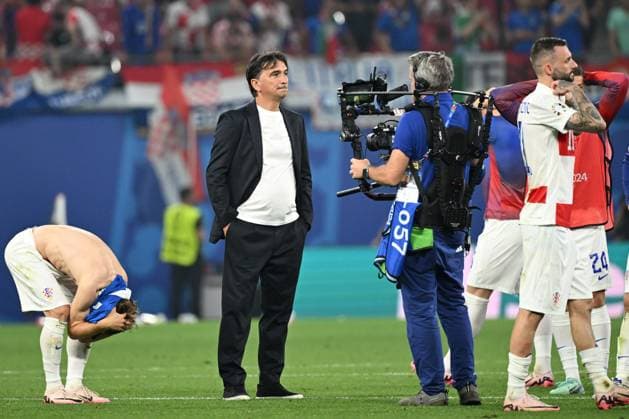 Leipzig, Germany, 240624. Leipzig Stadium. UEFA EURO, EM, Europameisterschaft,Fussball 2024. Croatian Luka Modric, Zlatko Dalic and Marcelo Brozovic after losing the match Croatia - Italy, 3rd round of the European Championship, EM, Europameisterschaft Group B. Photo: Ante Cizmic CROPIX Leipzig Germany Copyright: xxAntexCizmicx xCROPIXx hrvatska_italija342-240624