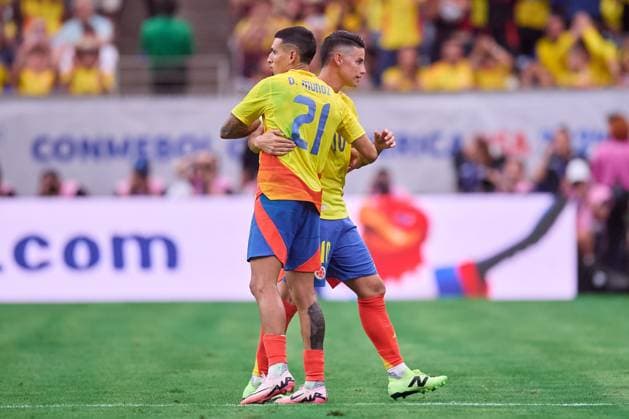 RECORD DATE NOT STATED Copa America USA 2024 Colombia vs Paraguay Daniel Munoz and James Rodriguez of Colombia during the game between Colombia and Paraguay as part of the CONMEBOL Copa America USA 2024 group D, at NRG Stadium, on June 24, 2024 in Houston, Texas, United States. HOUSTON TEXAS UNITED STATES  Copyright: xJosexLuisxMelgarejox 20240624191048_CA_GD_2024_COL_PAR_RODRIGUEZ107