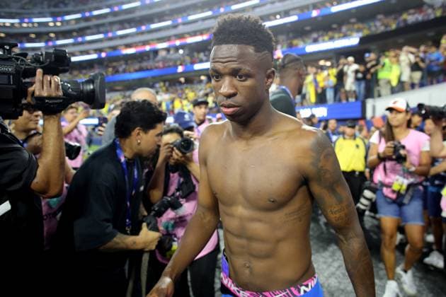 Brasilien gegen Costa Rica 24. Juni 2024 Inglewood USA, Copa America Brasilien gegen Costa Rica mit nacktem Oberkörper Vinicius Junior aus Brasilien nach dem Spiel Foto von Mark Leech Inglewood California USA  Copyright: xMarkxLeechxOffside
