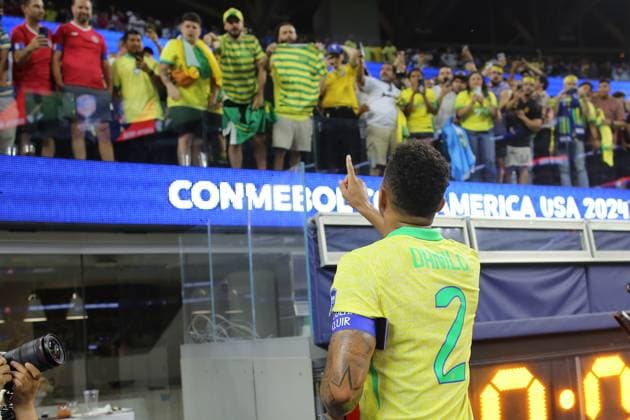 Brasilien gegen Costa Rica 24. Juni 2024 Inglewood USA, Copa America Brasilien gegen Costa Rica Danilo aus Brasilien gerät nach dem 0  Copyright: xMarkxLeechxOffside