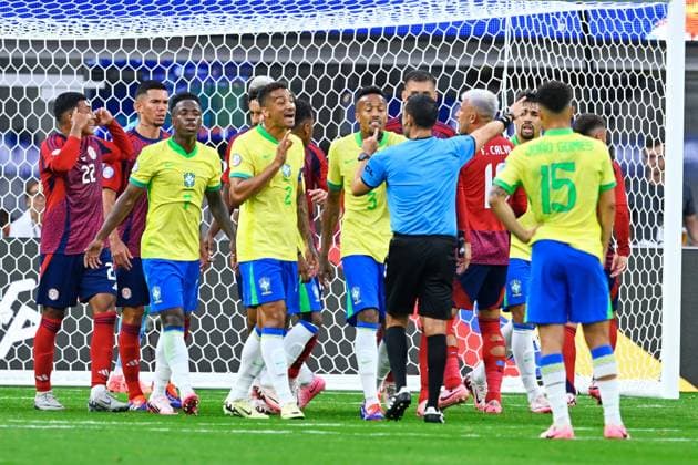 RECORD DATE NOT STATED Copa America USA 2024 Brazil vs Costa Rica Marquinhos, Eder MIlitao, Danilo of Brazil and referee Cesar Arturo Ramos of Mexico during the game between Brazil and Costa Rica as part of the CONMEBOL Copa America USA 2024 group D, at SoFi Stadium, on June 24, 2024 in Inglewood, California, United States. INGLEWOOD CALIFORNIA UNITED STATES  Copyright: xJorgexMartinezx 20240624210021_CA_GD_2024_BRA_CRC_DANILO92