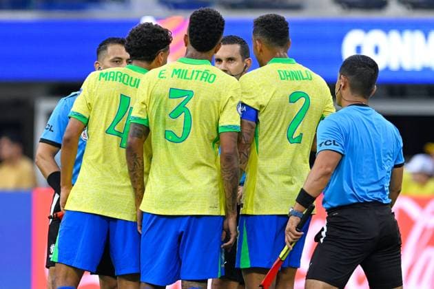 RECORD DATE NOT STATED Copa America USA 2024 Brazil vs Costa Rica Marquinhos, Eder MIlitao, Danilo of Brazil and referee Cesar Arturo Ramos of Mexico during the game between Brazil and Costa Rica as part of the CONMEBOL Copa America USA 2024 group D, at SoFi Stadium, on June 24, 2024 in Inglewood, California, United States. INGLEWOOD CALIFORNIA UNITED STATES  Copyright: xJorgexMartinezx 20240624210022_CA_GD_2024_BRA_CRC_RAMOS91
