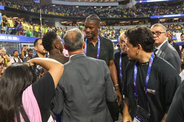 June 24, 2024, Inglewood, La, UNITED STATES: Vini Jr of Brazil and Jimmy Butler after match against Costa Rica in Group D of the Copa America at the SoFi Stadium in Inglewood, California in the United States this Monday, June 24, 2024 Inglewood UNITED STATES - ZUMAv122 20240624_aap_v122_021 Copyright: xWilliamxVolcovx