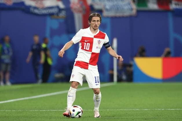 24 06 2024, xtgx, Football EM 2024, Croatia Italy emspor, v l Luka Modric Krotaien, 10 Freisteller, Einzelbild, Ganzkoerper, single frame DFL DFB REGULATIONS PROHIBIT ANY USE OF PHOTOGRAPHS as IMAGE SEQUENCES and or QUASI VIDEO Leipzig