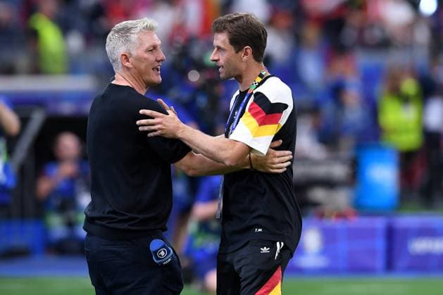 Soccer UEFA EURO 2024 group stage 3 matchday Switzerland Germany on 23 06 2024 at the Frankfurt Arena in Frankfurt Bastian Schweinsteiger, left Thomas Müller Germany , right xRx