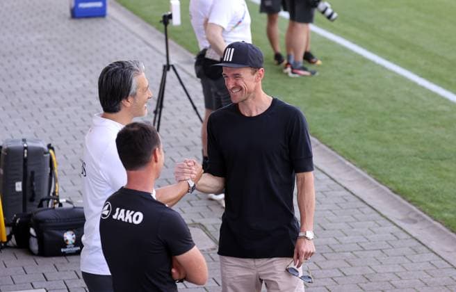25 06 24 Switzerland Training Germany, Stuttgart, 25 06 2024, Football, UEFA Euro 2024, Switzerland Training v l Murat Yakin Coach , Christian Gentner VfB Stuttgart