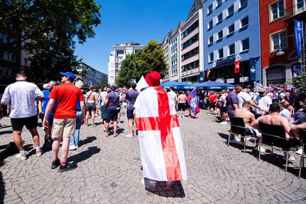 25 06 2024 Football, European Championship 2024 in Germany, fans in Cologne England Slovenia English fans before the match in the city center in a restaurant at Heumarkt Cologne North Rhine-Westphalia Germany