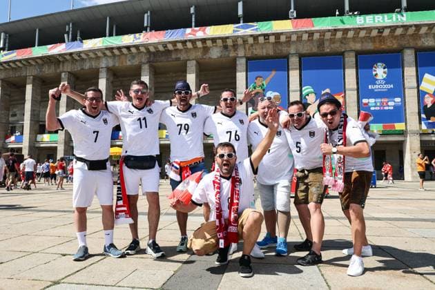 SOCCER - UEFA EURO, EM, Europameisterschaft,Fussball 2024 BERLIN,GERMANY,25.JUN.24 - UEFA EURO 2024, group stage, Austria vs Netherlands. Image shows fans of AUT in front of the Olympiastadion Berlin.  GEPAxpictures xArminxRauthner