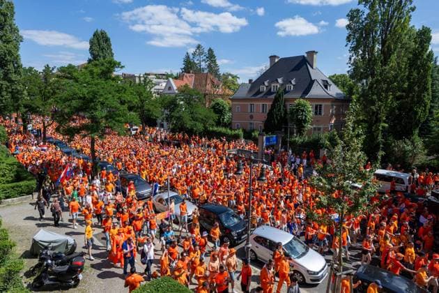 Football, men, season 2023 24, UEFA Euro EM 2024, Group D 3 matchday in Berlin, Netherlands Austria, fans of Holland near the stadium at Neu Westend underground station, 25 06 2024, Copyright: xMatthiasxKochx