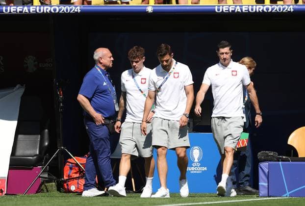 Robert Lewandowski of Poland inspects the putt ahead of the game France v Poland, UEFA European Championship, EM, Europameisterschaft 2024, Group D, Football, BVB Stadion, Dortmund, Germany, 25 Jun 2024 EDITORIAL USE ONLY No use with unauthorised audio, video, data, fixture lists, club league logos or live services. Online in-match use limited to 120 images, no video emulation. No use in betting, games or single club league player publications. Copyright: xPaulxCurrie Shutterstockx 14555523e
