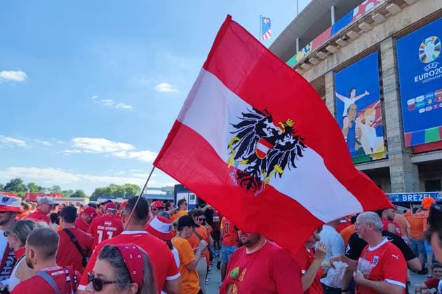 Berlin, Germany, 25 06 2024 Olympiastadion European Football Championship 2024, Group D, Netherlands Austria Austria fans in front of the stadium, about an hour before kick-off Copyright: xdtsxNachrichtenagenturx dts_41683