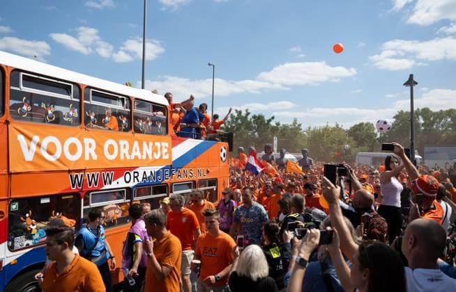 Football, men, season 2023 24, UEFA Euro EM 2024, Group D 3 matchday in Berlin, Netherlands Austria, fan march of the fans of the Netherlands, here Heerstraße with fan bus, 25 06 2024, Copyright: xMatthiasxKochx