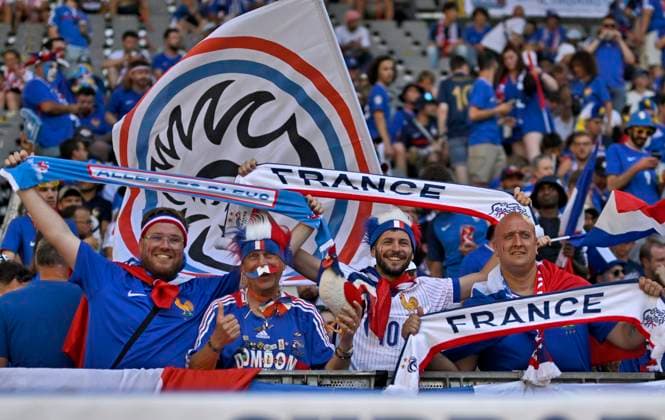 25 06 2024, Football UEFA EURO 2024, preliminary round, match day 3, France Poland, at the BVB stadium in Dortmund, French fans celebrate