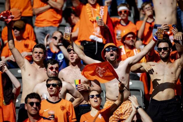 BERLIN - Fans during the UEFA EURO, EM, Europameisterschaft,Fussball 2024 group D match between the Netherlands and Austria at the Olympiastadion on June 25, 2024 in Berlin, Germany. ANP KOEN VAN WEEL UEFA EURO 2024 2024 xVIxANPxSportx xxANPxIVx 502037607 originalFilename: 502037607.jpg