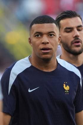 Kylian MbappÃ France, France, 10 warming up without mask after nasal fracture Dortmund 25 06 2024 France vs Poland, EURO2024 M32, Group D, EM Arena Dortmund