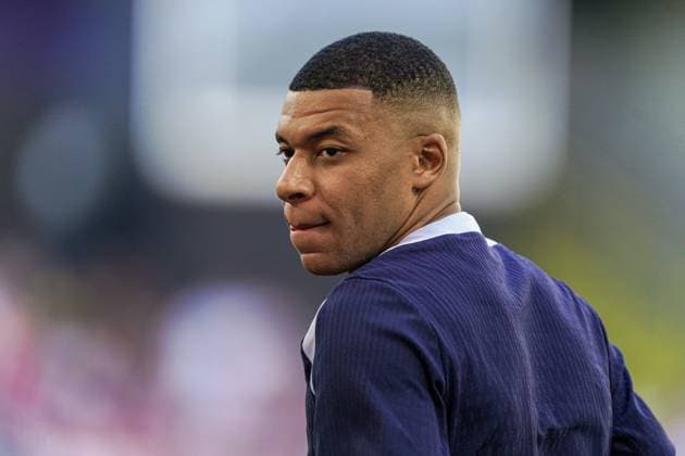 2024-06-25 France v Poland - Group D - UEFA EURO, EM, Europameisterschaft,Fussball 2024 DORTMUND, GERMANY - JUNE 25: Kylian Mbappe of France looks up during the Group D - UEFA EURO 2024 match between France and Poland at BVB Stadion Dortmund on June 25, 2024 in Dortmund, Germany. (Photo by Joris Verwijst BSR Agency) Dortmund Germany Content not available for redistribution in The Netherlands directly or indirectly through any third parties. Copyright: xBSRxAgencyx