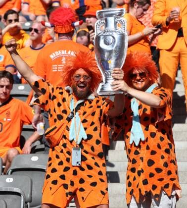 25 06 2024, xtgx, Football EM 2024, Netherlands Austria emspor, v l emotions, fans, atmosphere, flags, logo, Holland, Netherlands, spectators, jerseys, Oranje with EM Cup DFL DFB REGULATIONS PROHIBIT ANY USE OF PHOTOGRAPHS as IMAGE SEQUENCES and or QUASI VIDEO Berlin