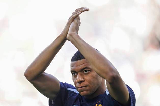 GER: France v Poland. UEFA EURO, EM, Europameisterschaft,Fussball 2024 Kylian Mbappe of France warm-up during the UEFA Euro 2024 match between France and Poland, Group D, date 3, played at BVB Stadium on June 25, 2024 in Dortmund, Germany. kpng Copyright: xSergioxRuizx xPRESSINPHOTOx PS_240625_FRA_POL_1177