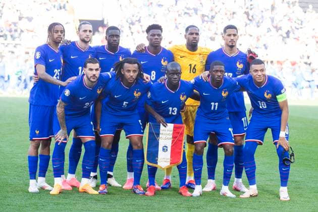 UEFA EURO 2024 France Poland 25 06 2024 Team photo France Back row from left Bradley Barcola France, 25 , Adrien Rabiot France, 14 , Dayot Upamecano France, 4 , Aurelien Tchouameni France, 8 , Mike Maignan France, 16 , William Saliba France, 17 Front row from left Theo Hernandez France, 22 , Jules Kounde France, 5 , N Golo Kante France, 13 , Ousman Dembele France, 11 , Kylian Mbappe France, 10 UEFA EURO 2024 France Poland BVB Stadion Dortmund, Dortmund, on 25 06 2024 Copyright: xBEAUTIFULxSPORTS Meuselx