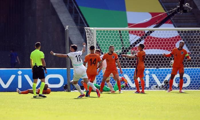 25 06 2024, xtgx, Football EM 2024, Netherlands Austria emspor, v l Bryan Brobbey Netherlands own goal 1 0 Austria, Patrick Wimmer Austria , Alexander Prass Austria DFL DFB DFB REGULATIONS PROHIBIT ANY USE OF PHOTOGRAPHS as IMAGE SEQUENCES and or QUASI VIDEO Berlin
