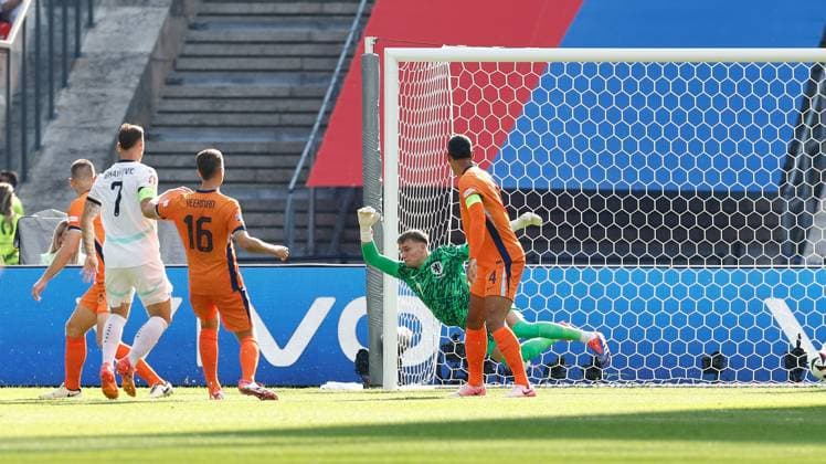 BERLIN, Olympia Stadium , 25-06-2024 , European Football Championship Euro2024, Group stage match no.31 between Netherlands and Austria, own goal Netherlands player Donyell Malen Netherlands - Austria (Euro2024)  x25595896x Copyright: