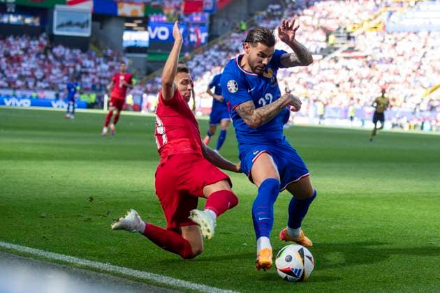 UEFA EURO 2024 France Poland 25 06 2024 Przemyslaw Frankowski Poland, 19 in duel with Theo Hernandez France, 22 UEFA EURO 2024 France Poland BVB Stadion Dortmund, Dortmund, on 25 06 2024 Copyright: xBEAUTIFULxSPORTS Meuselx