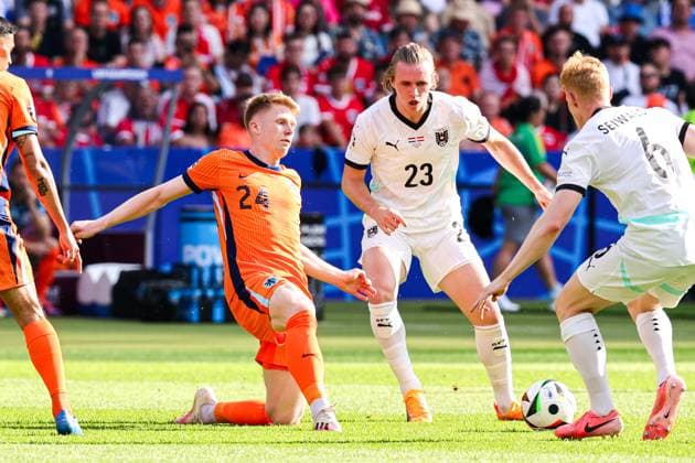 2024-06-25 Netherlands v Austria - Group D - UEFA EURO, EM, Europameisterschaft,Fussball 2024 BERLIN, GERMANY - JUNE 25: Jerdy Schouten of the Netherlands battles for possession with Patrick Wimmer of Austria and Nicolas Seiwald of Austria during the Group D - UEFA EURO 2024 match between Netherlands and Austria at Olympiastadion on June 25, 2024 in Berlin, Germany. (Photo by Peter Lous BSR Agency) Berlin Germany Content not available for redistribution in The Netherlands directly or indirectly through any third parties. Copyright: xBSRxAgencyx