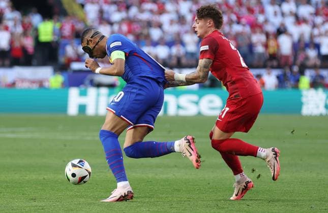 Kylian MbappÃ of France is challenged by Nicola Zalewski of Poland France v Poland, UEFA European Championship, EM, Europameisterschaft 2024, Group D, Football, BVB Stadion, Dortmund, Germany, 25 Jun 2024 EDITORIAL USE ONLY No use with unauthorised audio, video, data, fixture lists, club league logos or live services. Online in-match use limited to 120 images, no video emulation. No use in betting, games or single club league player publications.  Copyright: xPaulxCurrie Shutterstockx 14555523bv