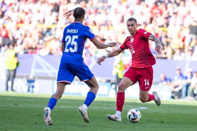UEFA EURO 2024 France Poland 25 06 2024 Jakub Kiwior Poland, 14 , Bradley Barcola France, 25 UEFA EURO 2024 France Poland BVB Stadion Dortmund, Dortmund, on 25 06 2024 Copyright: xBEAUTIFULxSPORTS Meuselx