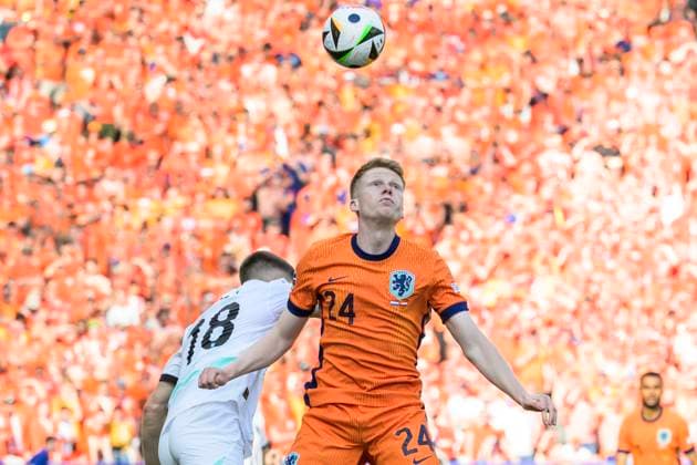 GER, Berlin, Soccer, Austria vs Netherlands, Group D, Group stage, UEFA EURO 2024, SP, Olympia Stadion Berlin, v l Romano Schmid Austria , Jerdy Schouten NED , duel, action, fight, fights for the ball, 25 06 2024, Copyright: HMBxMedia UwexKoch