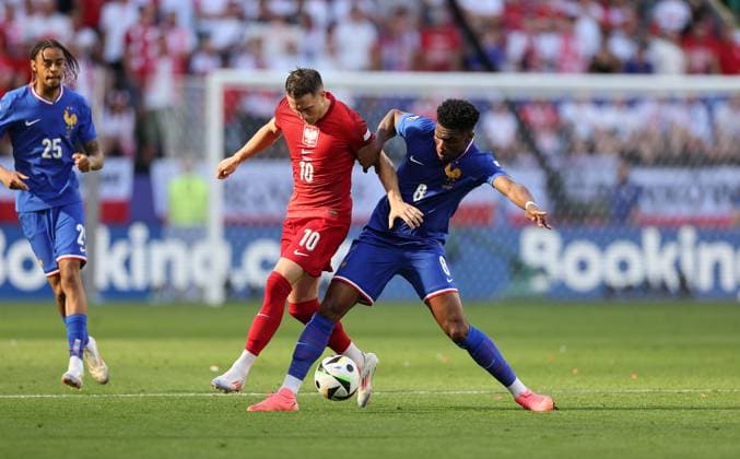 25 06 2024, European Football Championship, UEFA EURO 2024, France Poland, Group D, BVB Stadion Dortmund, f l , Piotr Zielinski Poland , Aurelien Djani Tchouameni France Copyright: HMBxMedia